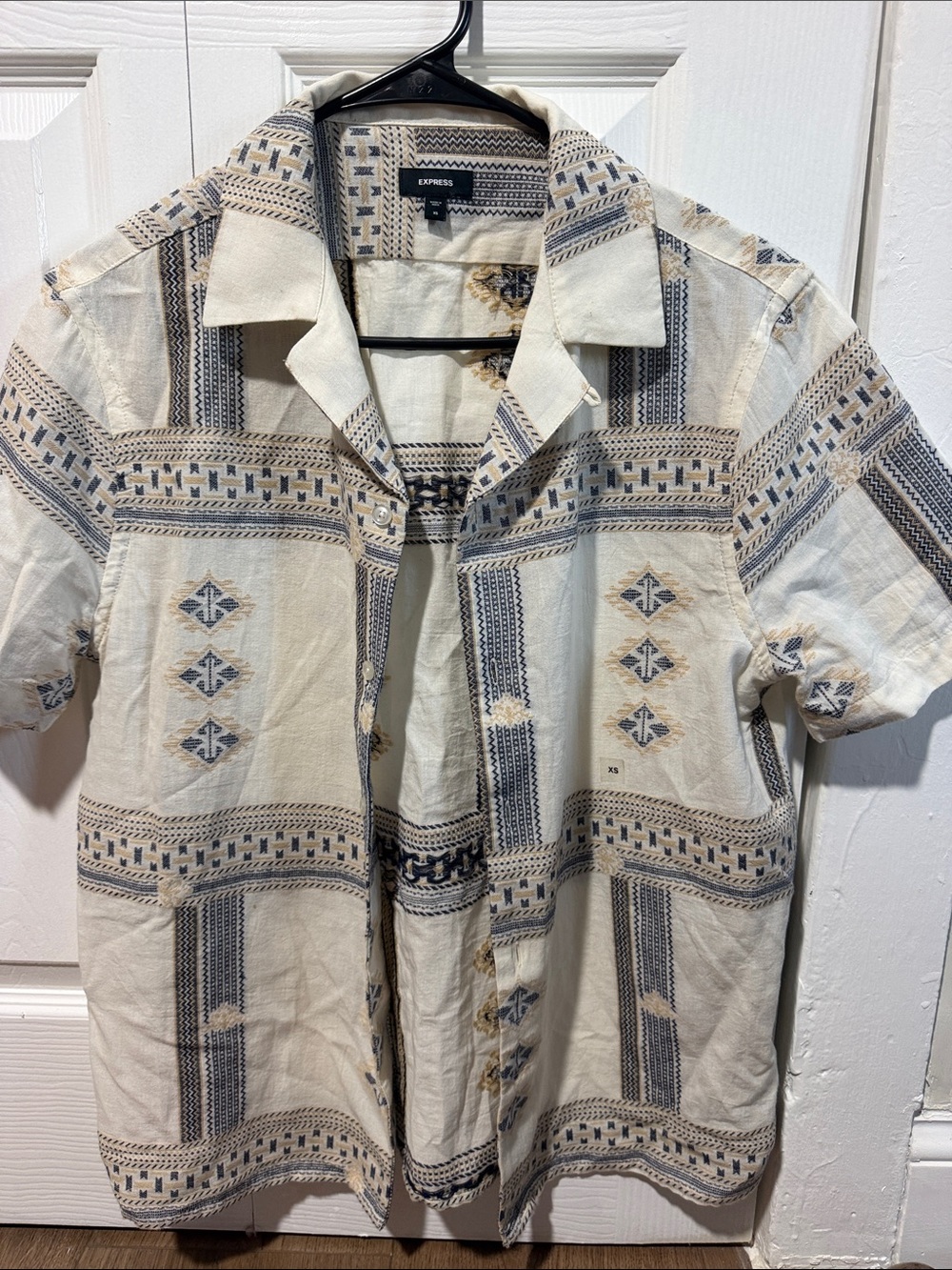 Express Men’s Short Sleeve Button-Down Shirt in Cream with Navy and Tan Pattern